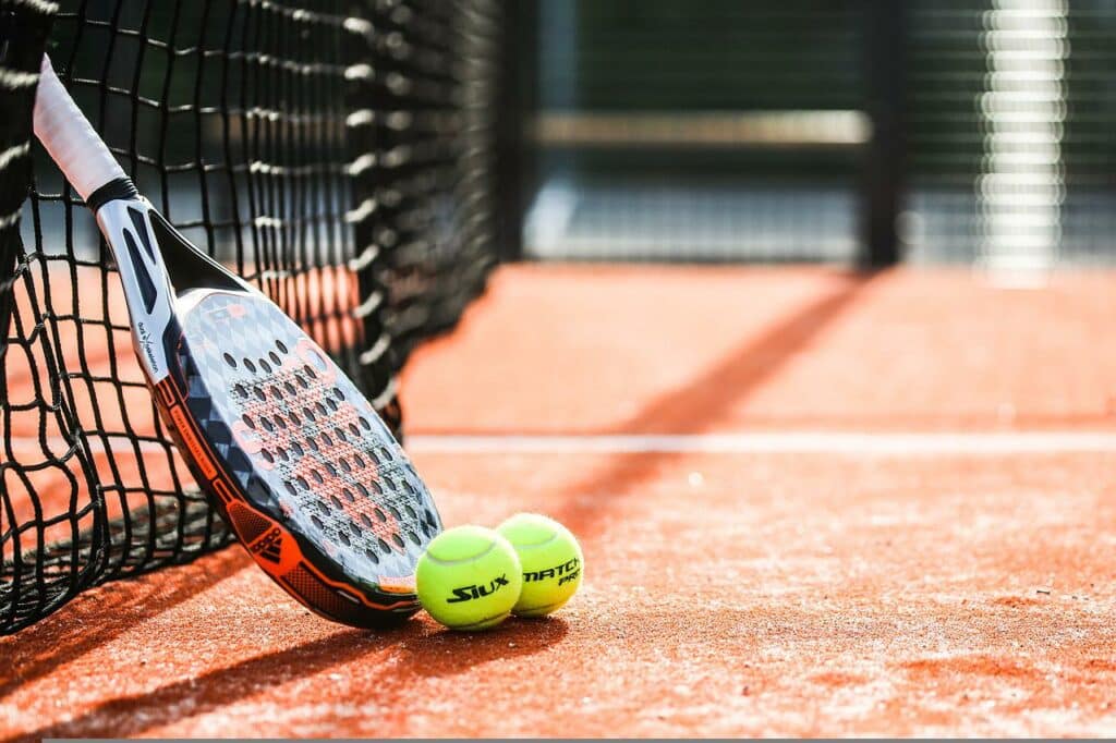 materiel pour jouer au tennis